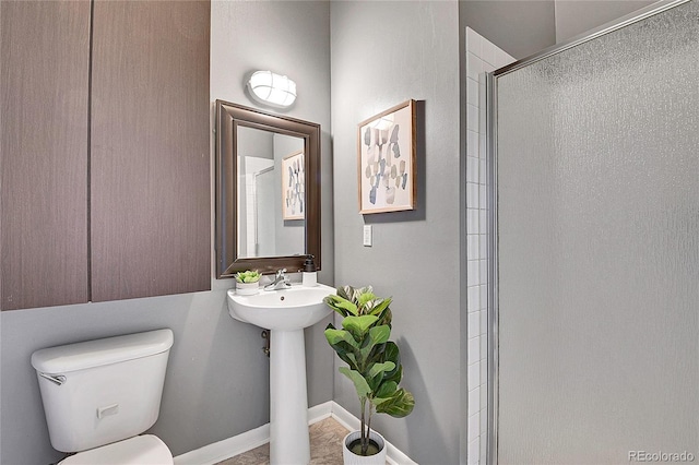 2501 15th St Unit 3F, Denver, CO 80211 - bathroom featuring toilet, an enclosed shower, a sink, and baseboards