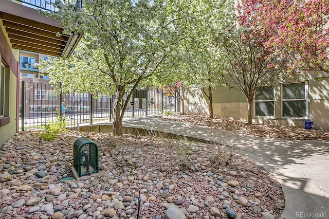 2501 15th St Unit 3F, Denver, CO 80211 - view of yard featuring fence