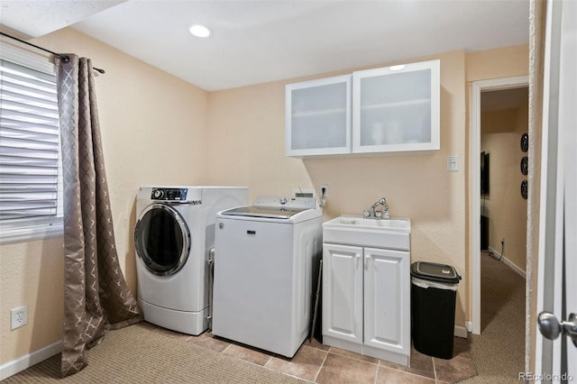 laundry room featuring washer and clothes dryer, a sink, recessed lighting, cabinet space, and baseboards