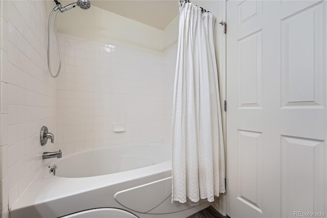 bathroom with shower / bath combo