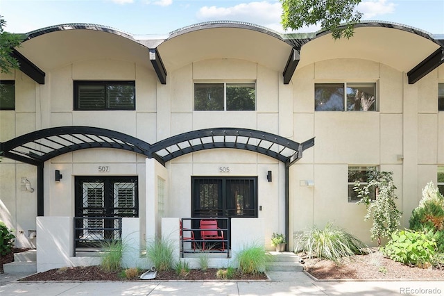 505 Detroit St, Denver, CO 80206 - property entrance featuring stucco siding
