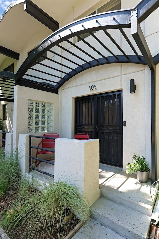 505 Detroit St, Denver, CO 80206 - entrance to property featuring stucco siding