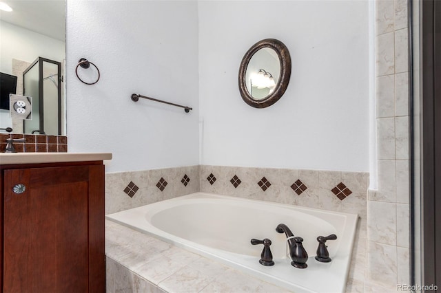 4712 Raven Run, Broomfield, CO 80023 - bathroom with a bath and vanity