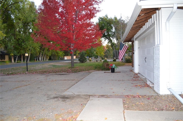 view of yard featuring a garage