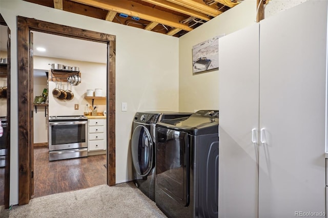 laundry room featuring carpet and washer and dryer