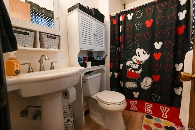 19258 E Kansas Dr, Aurora, CO 80017 - full bathroom with wood finished floors and a shower with shower curtain