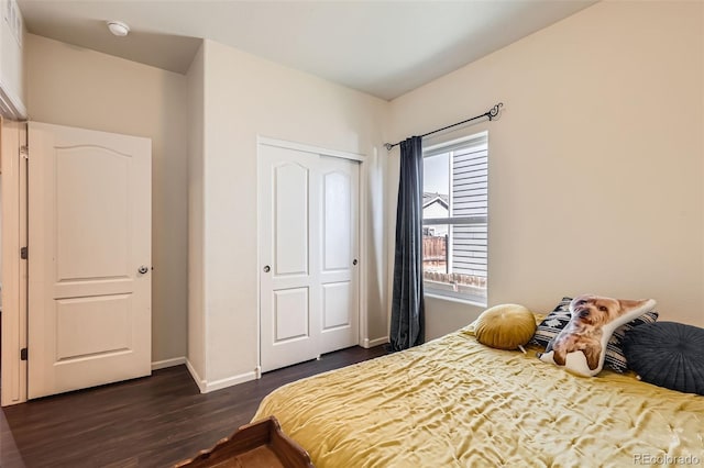 bedroom with baseboards and dark wood-style flooring