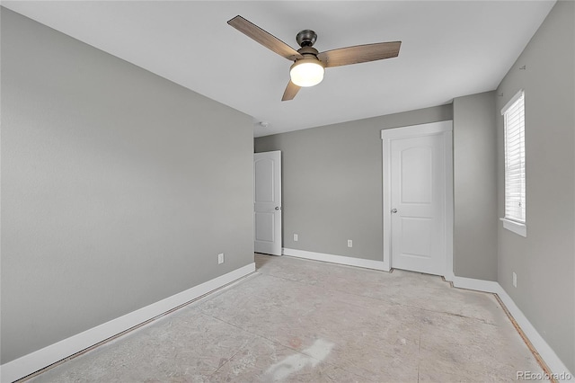 unfurnished bedroom featuring a ceiling fan and baseboards