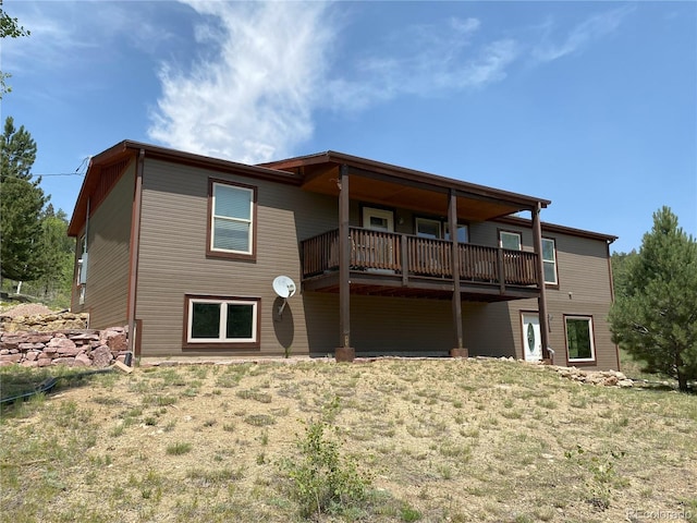 rear view of house featuring a lawn