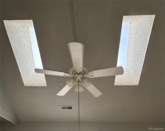 room details featuring a ceiling fan and visible vents