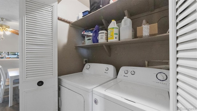 laundry room featuring ceiling fan and washer and dryer