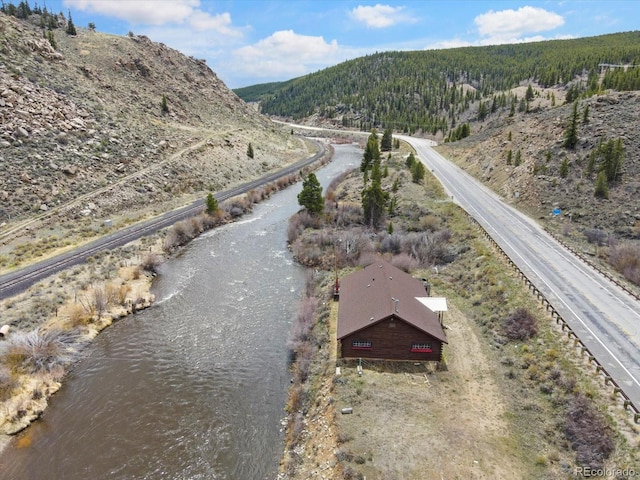 birds eye view of property featuring a mountain view