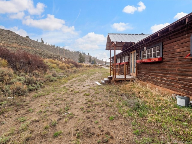 view of yard with a mountain view