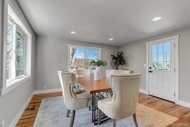 dining area with light wood-style floors, baseboards, visible vents, and recessed lighting