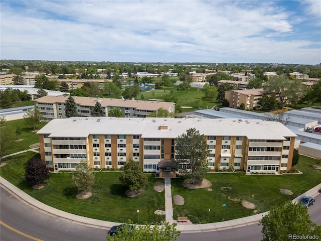 drone / aerial view of apartment complex / building