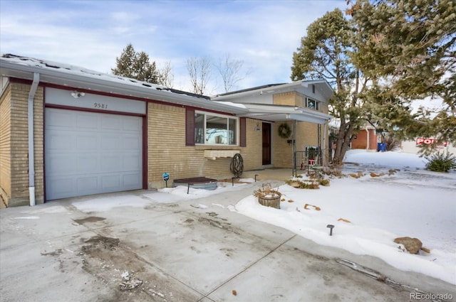 view of front facade with a garage