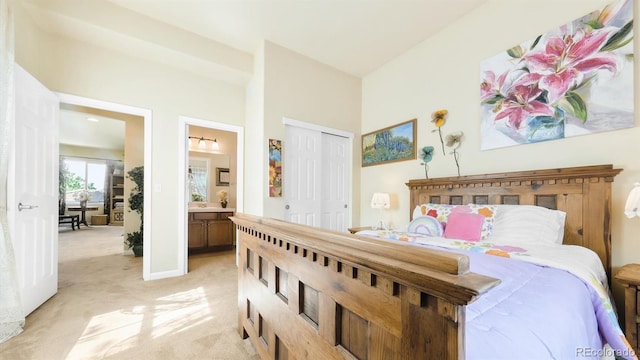 10328 Bluffmont Dr, Lone Tree, CO 80124 - bedroom featuring light colored carpet, connected bathroom, and a closet