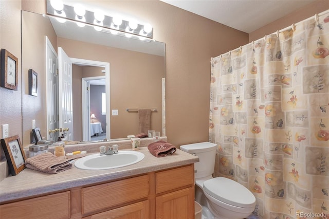 full bathroom with curtained shower, toilet, and vanity