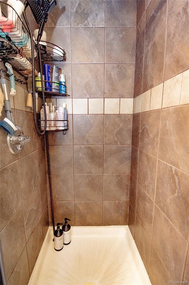 bathroom with a tile shower