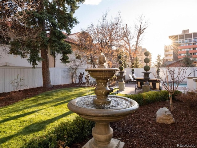 view of home's community featuring a yard