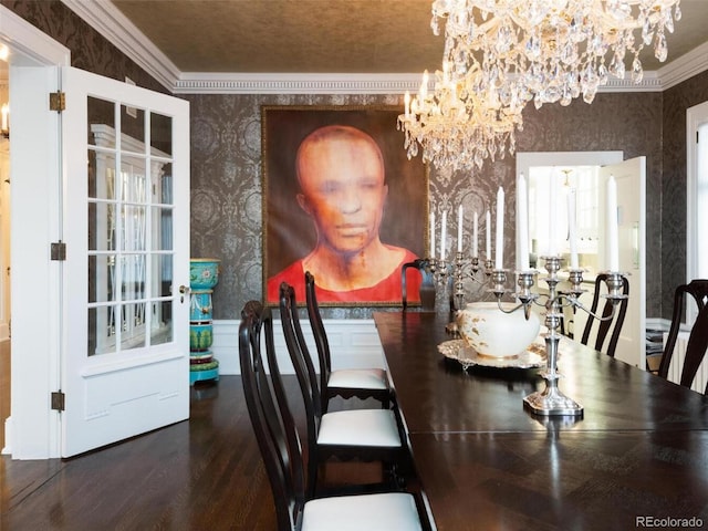 dining area featuring crown molding, a chandelier, and hardwood / wood-style floors