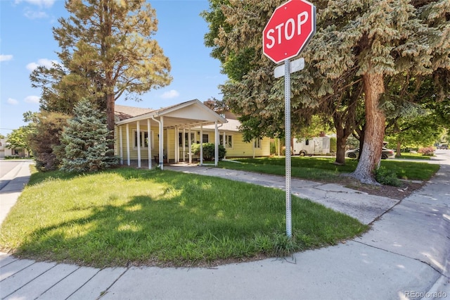 4401 Highline Pl, Denver, CO 80222 - view of front of house featuring a front lawn