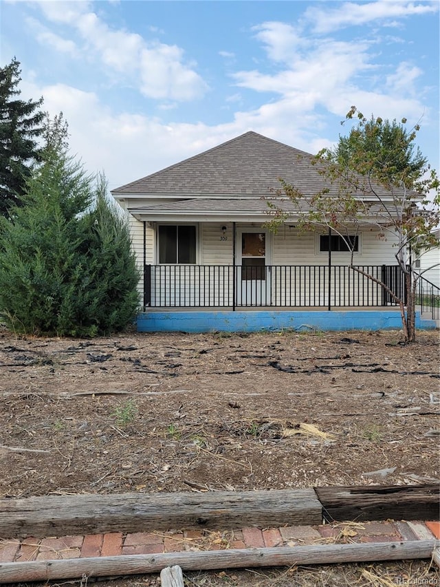 view of front of property featuring a porch