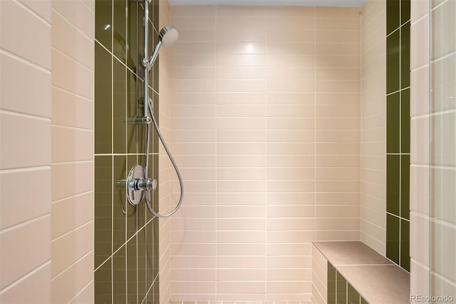 bathroom featuring tiled shower