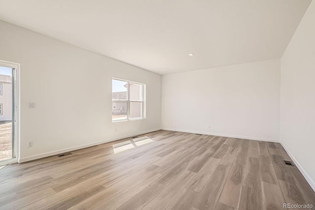 unfurnished room featuring healthy amount of natural light, light wood-style flooring, baseboards, and recessed lighting