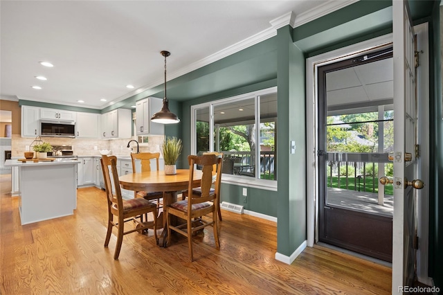 3726 E Nichols Ave, Centennial, CO 80122 - dining area featuring ornamental molding, light wood finished floors, baseboards, and recessed lighting