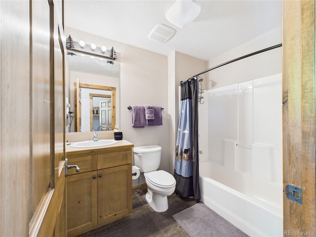 27 Lake Ridge Cir Unit 1842, Dillon, CO 80435 - bathroom with toilet, wood finished floors, vanity, and shower / bath combo with shower curtain