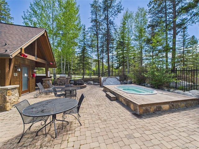 27 Lake Ridge Cir Unit 1842, Dillon, CO 80435 - fenced backyard featuring an outdoor hot tub and a patio area