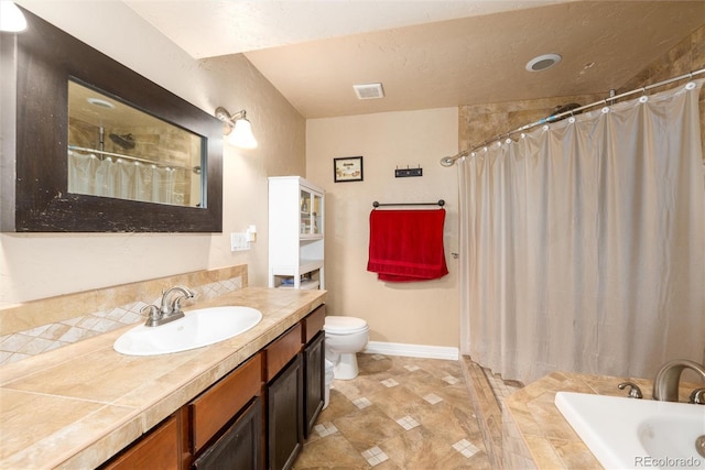 full bathroom featuring tiled bath, visible vents, vanity, a shower with curtain, and baseboards