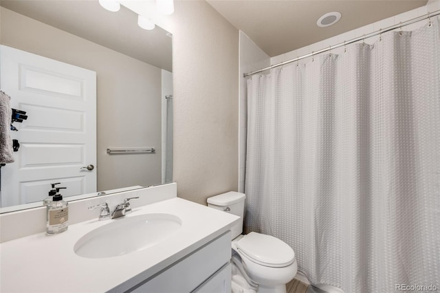 full bathroom with toilet, vanity, and a shower with shower curtain