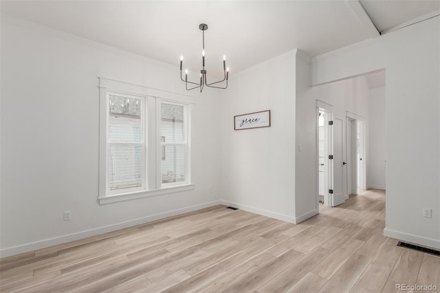 unfurnished room with an inviting chandelier, ornamental molding, and light hardwood / wood-style floors