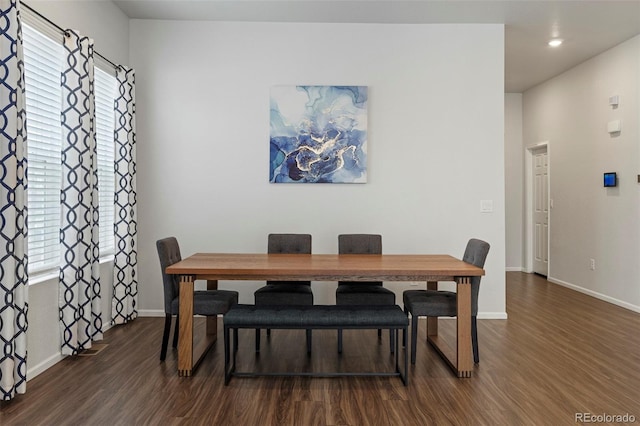 dining area with dark wood-style floors, recessed lighting, and baseboards