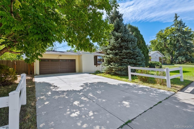 view of front of home featuring a front lawn and a garage