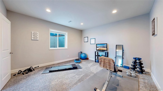 workout area featuring carpet, recessed lighting, and baseboards