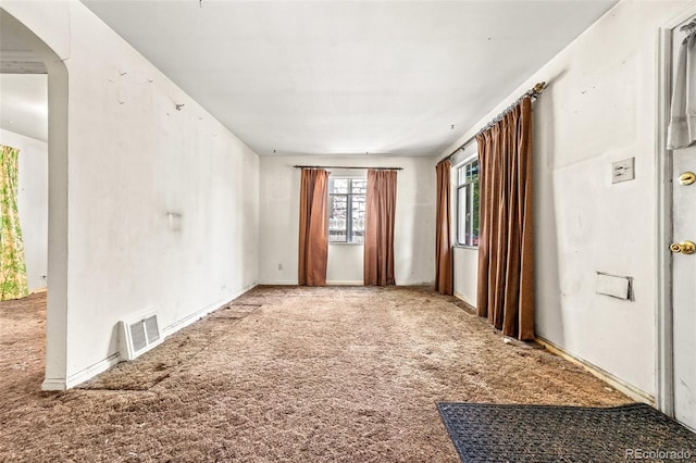 1665 S Madison St, Denver, CO 80210 - carpeted empty room with arched walkways