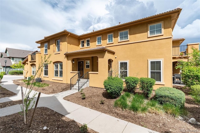 view of front facade featuring stucco siding