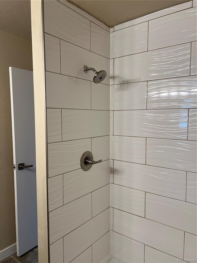 bathroom featuring tiled shower