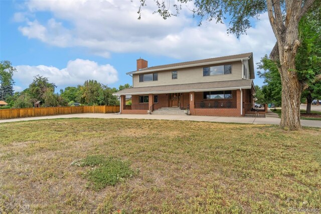 view of front of home with a front lawn