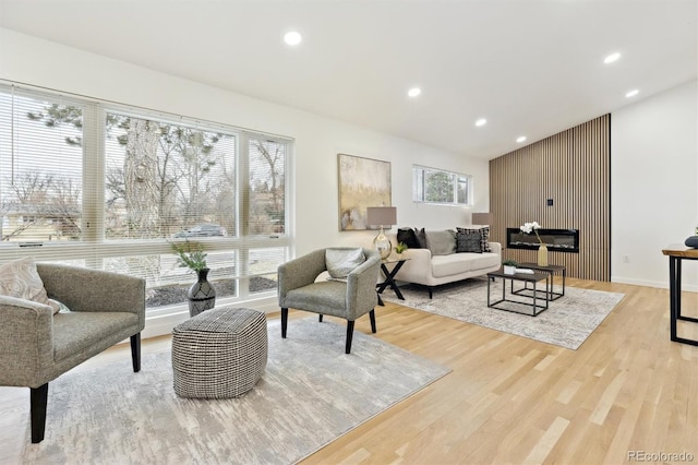 living room with light wood-style flooring, recessed lighting, and baseboards