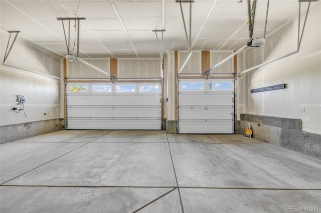 8772 S Sicily Ct, Aurora, CO 80016 - garage with a garage door opener