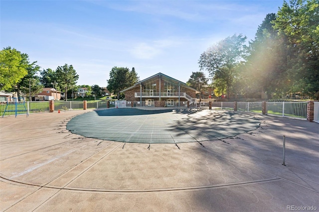 view of swimming pool