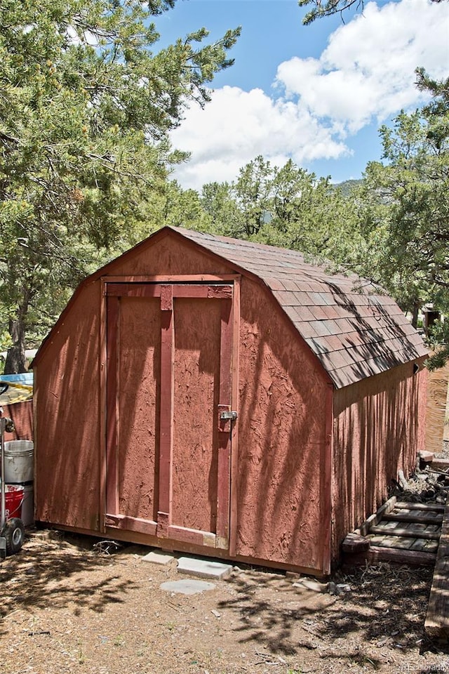 view of outbuilding