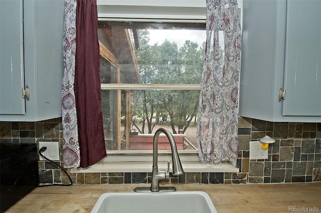 room details featuring sink