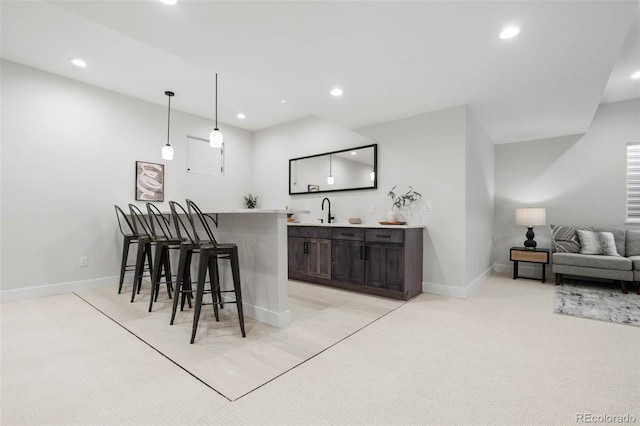 bar with baseboards, a sink, recessed lighting, and wet bar