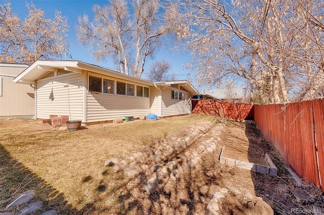 view of front of home featuring a fenced backyard and a front yard