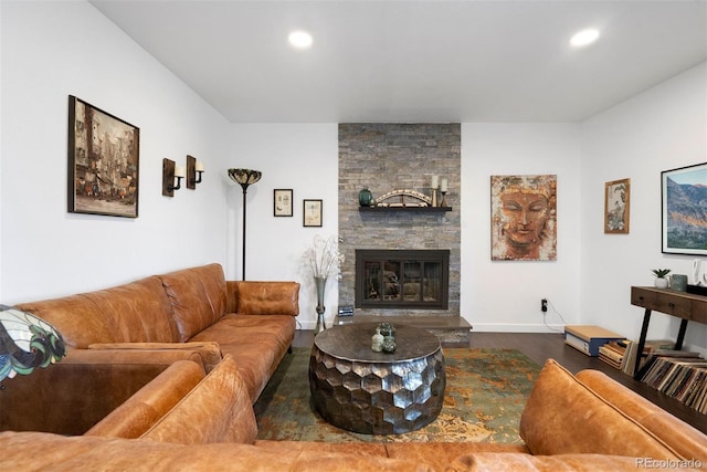 living area featuring wood finished floors, recessed lighting, a fireplace, and baseboards